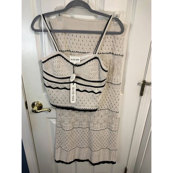Olive + Oak Dresses & Skirts - Olive + Oak 2 Piece Ivory & Black Knit Top and Skirt Size Large - NWT